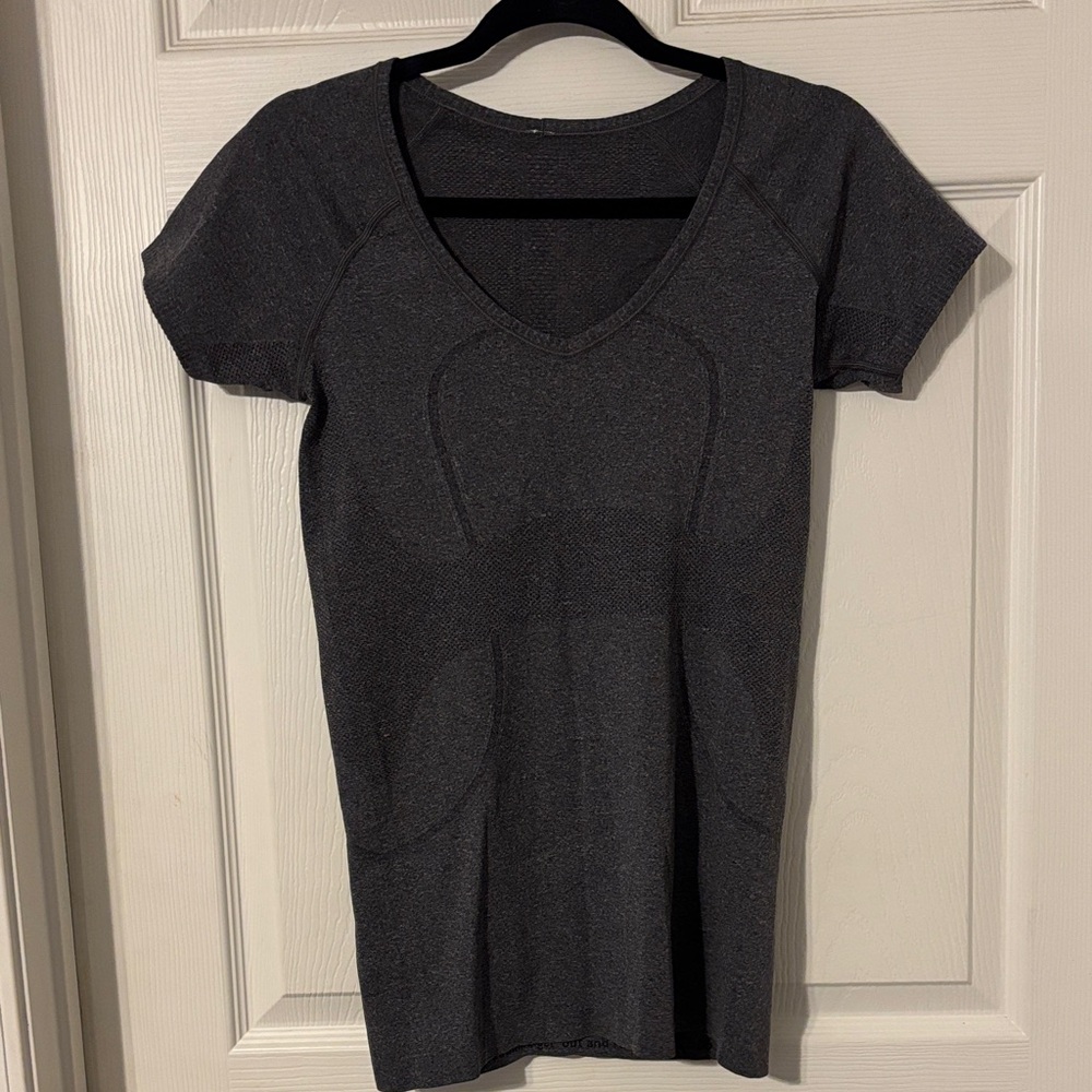 Lululemon Run: Swiftly Tech V Neck Size 6 Heathered Black